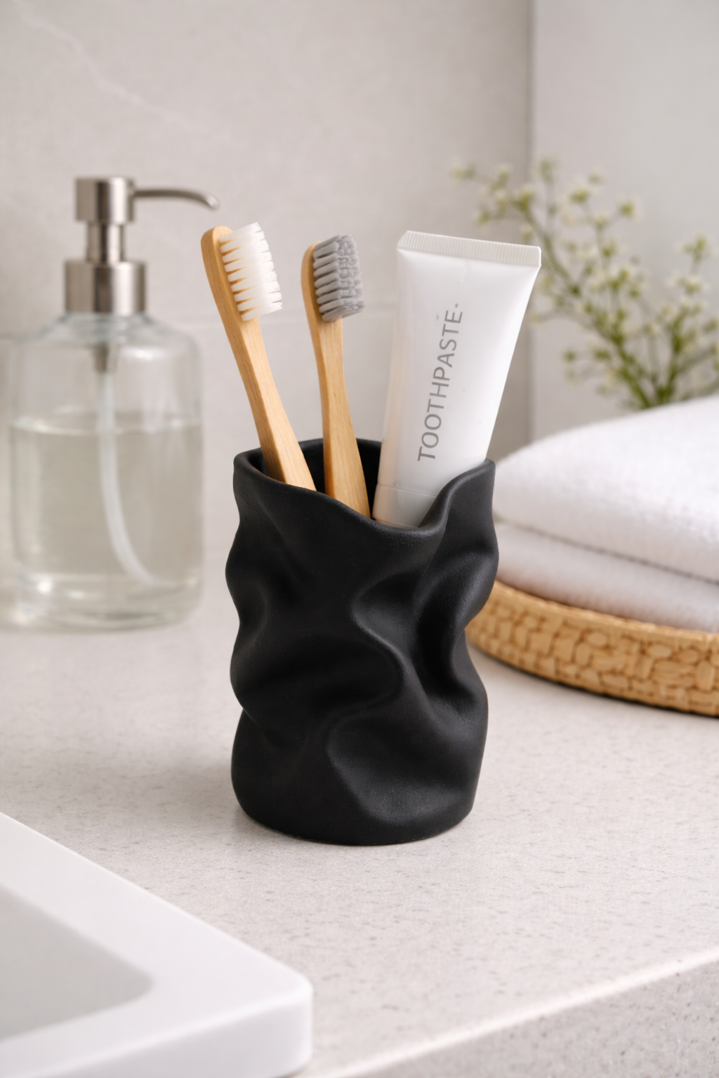 NOIR toothbrush holder